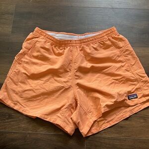 Patagonia Baggies Women’s size Medium in Peachy Orange